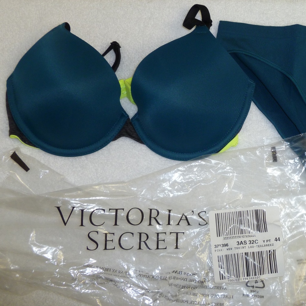 Victoria's Secrets Everywhere T-Shirt Bra/Panty